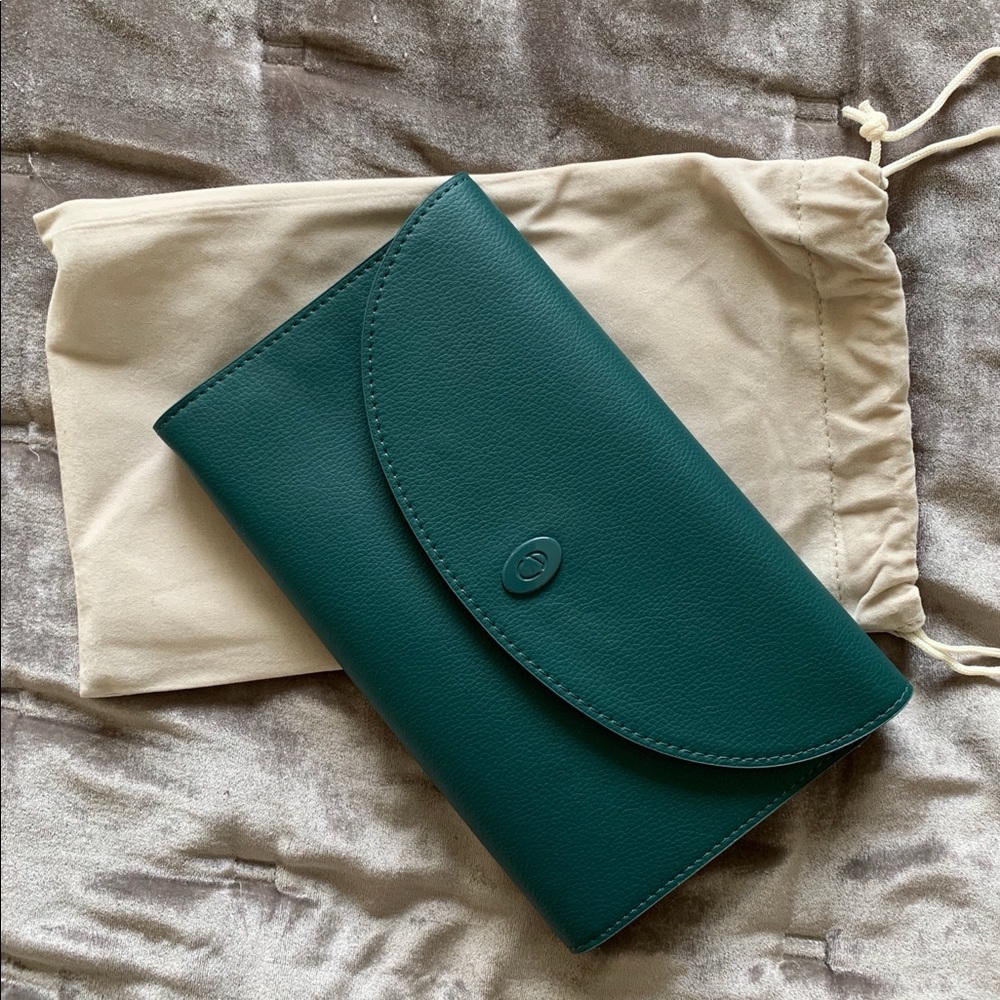 Jewelery pouch for travel from Aurate.